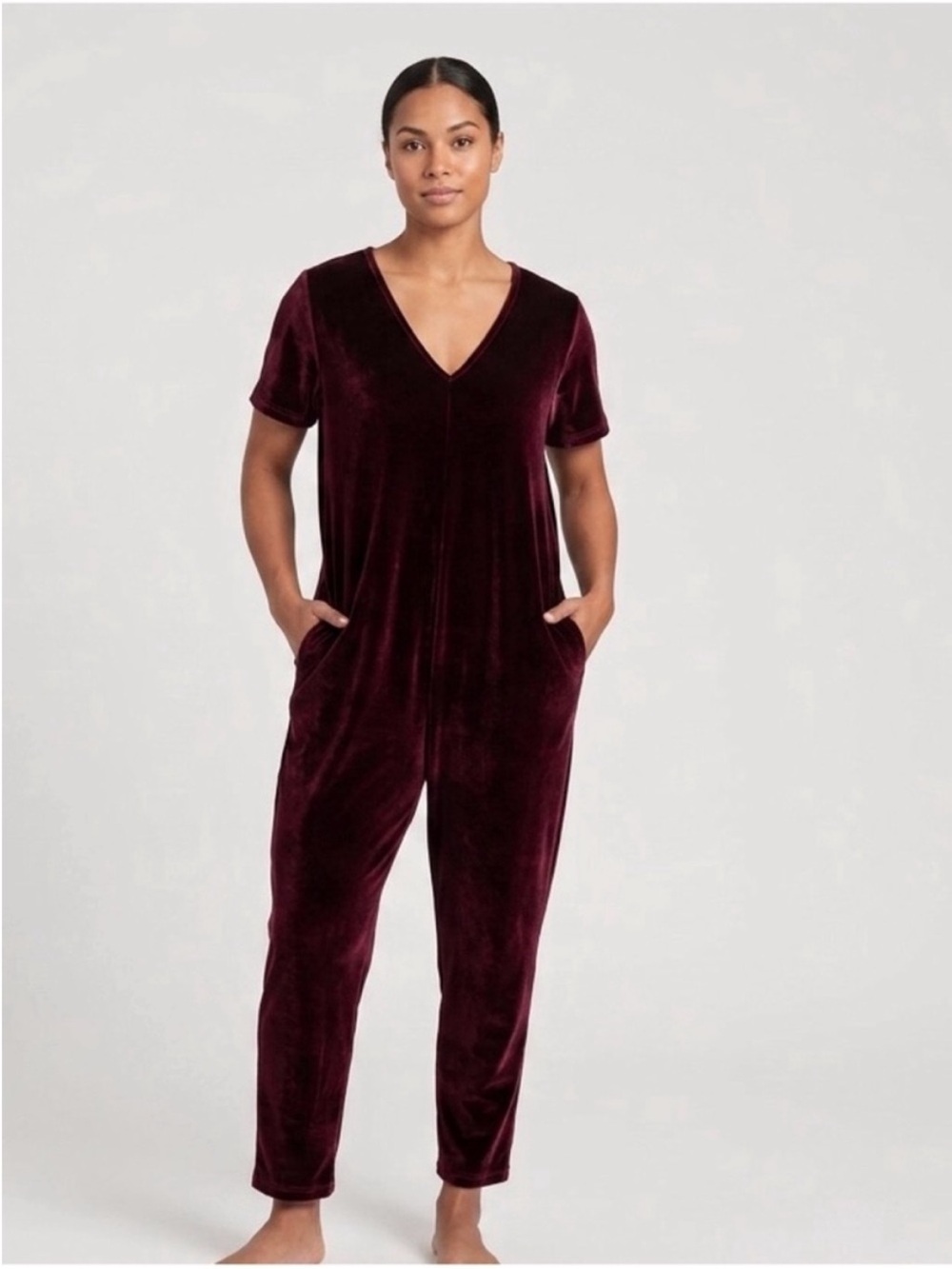 Smash + Tess Velvet V-Neck
Short Sleeve Romper Jumpsuit
Burgundy Size L